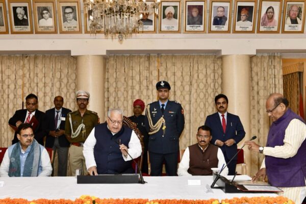 प्रोटेम स्पीकर के रूप में श्री कालीचरण सराफ ने ली शपथ राज्यपाल श्री मिश्र ने दिलाई शपथ