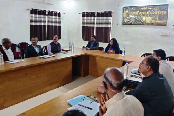 संभागीय आयुक्त ने पंचायत समिति आहोर का किया औचक निरीक्षण