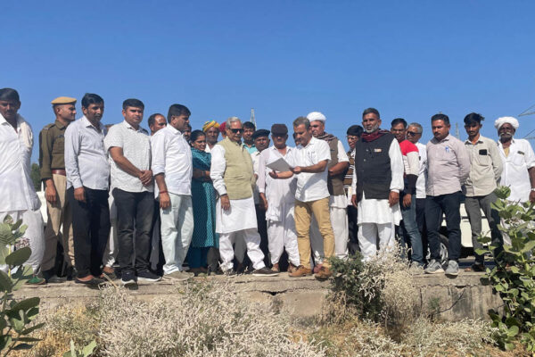 मुख्य सचेतक जोगेश्वर गर्ग ने जीवाणा अनार मंडी पहुँचकर किसानों व व्यापारियों से चर्चा की