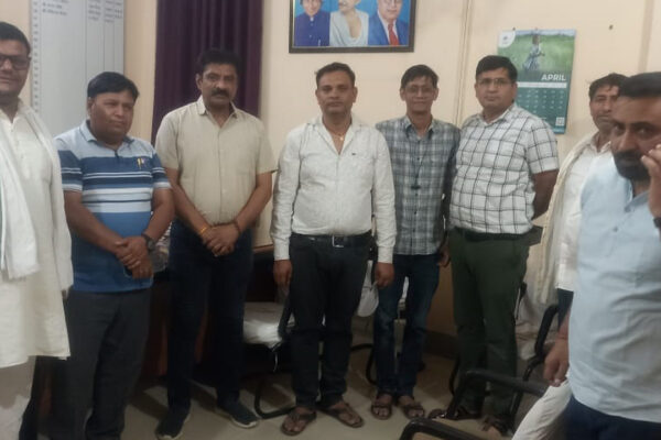 अलवर जिले में 13 दिन से चल रहा सहकारी समितियों कर्मचारियों का आंदोलन समाप्त, कल से फिर काम पर लौटेंगे पैक्स कर्मचारी