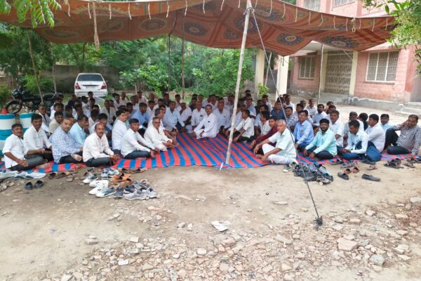 लंबित मांगों का निराकरण नहीं होने पर पैक्स कर्मचारी करेंगे 26 अगस्त से अनिश्चितकालीन धरना प्रदर्शन